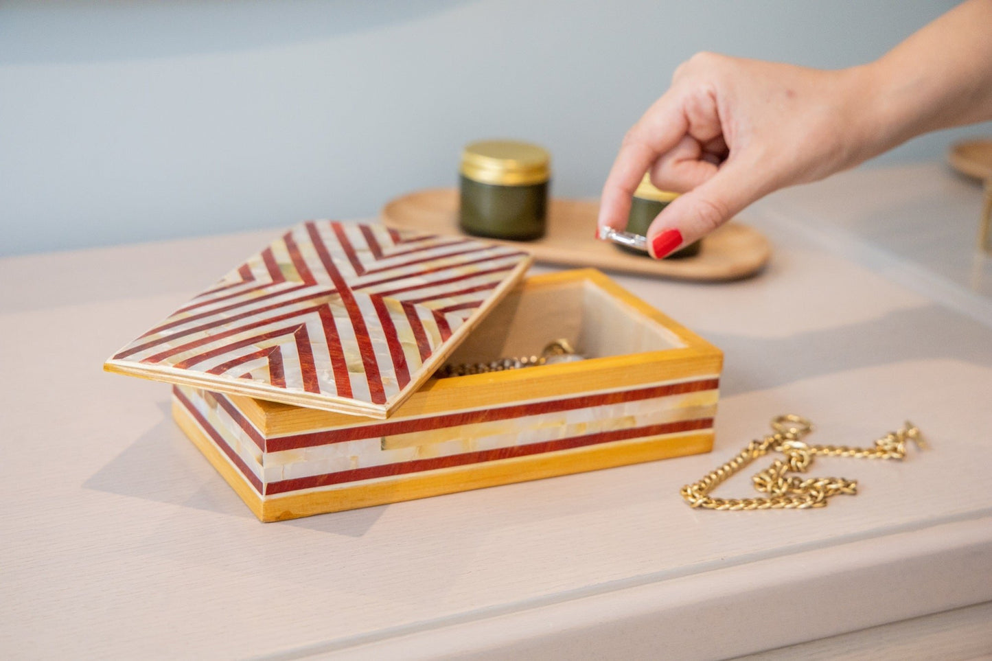 Jewelry Box, Mother of Pearl, Natural. 